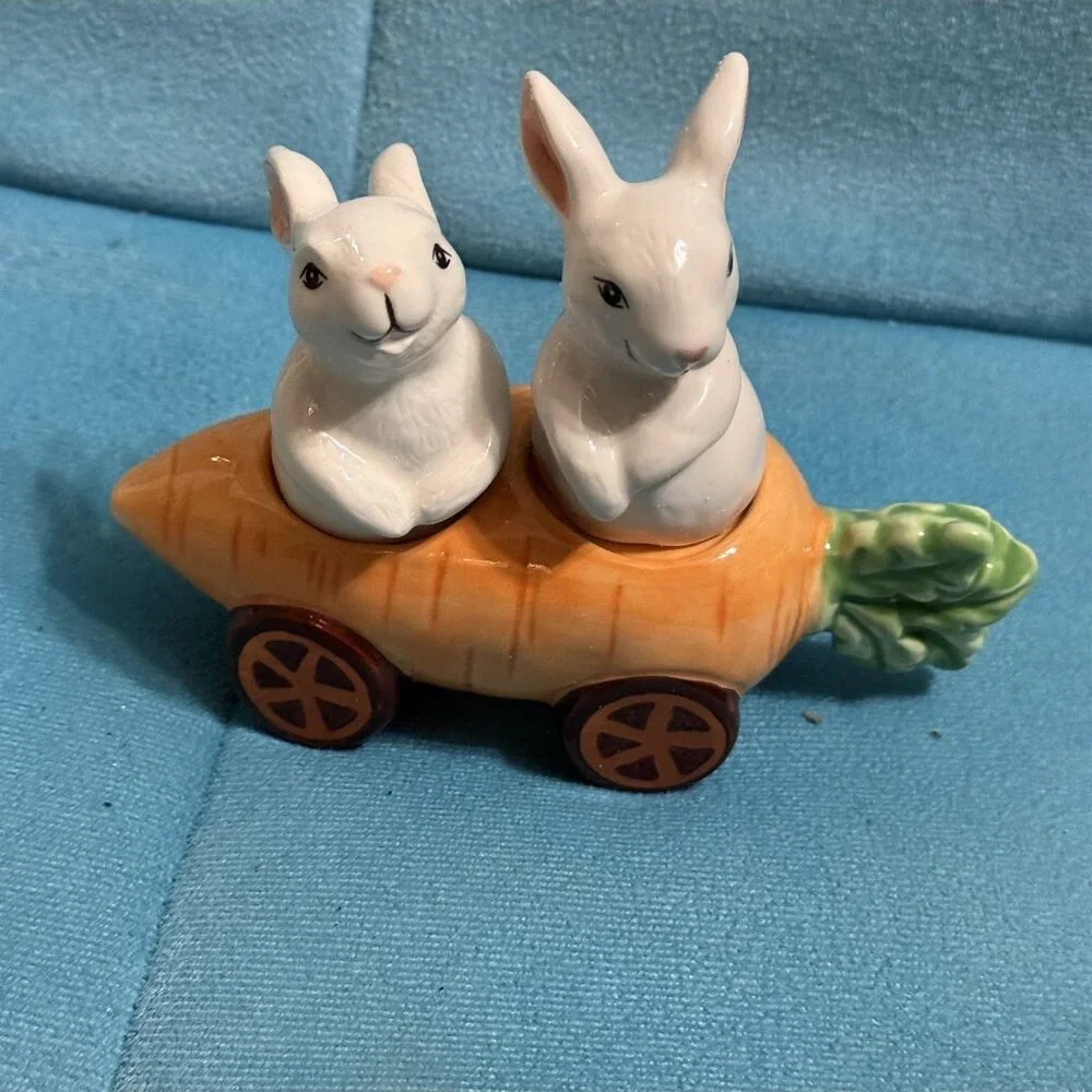 Cracker Barrel Salt And Pepper Shakers, Bunnies, Rabbits, In Carrot Car
